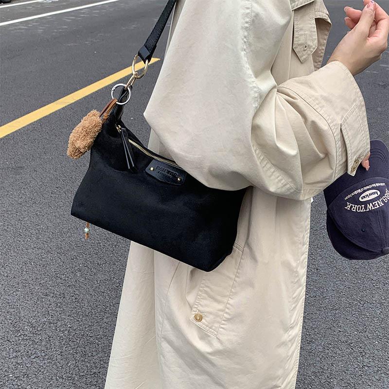 

Retro bag women s autumn and winter niche design single shoulder messenger bag dumpling bag чёрный