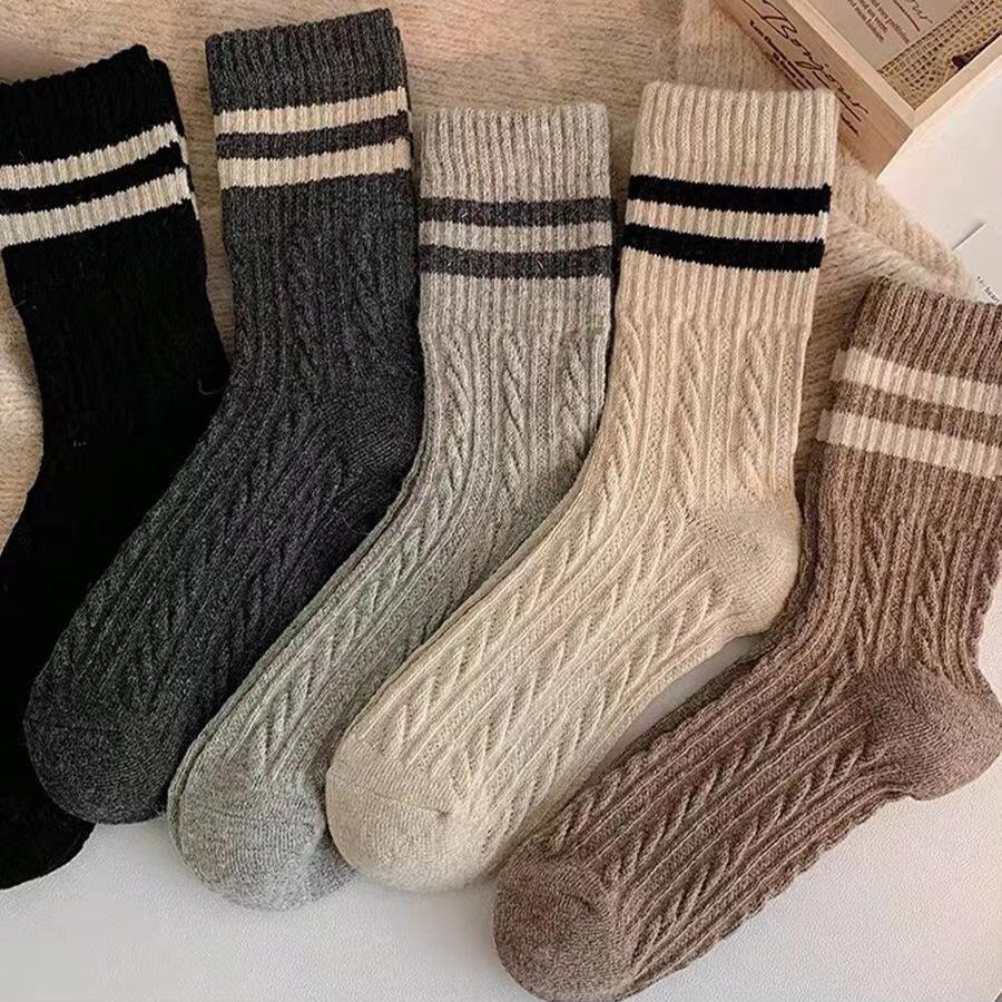5 Pairs of Women's Autumn and Winter Socks Thickened Warm Tube Socks Retro Simple Fashion Stockings