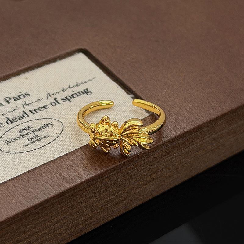 Every Year, There Are More Than Three-Dimensional Goldfish, Dragon-Shaped Auspicious Clouds, Diamond-Encrusted Zirpen Rings, Transshipment