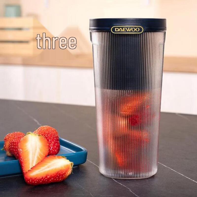 Daewoo Portable Mini Juicer D30 CN plug (adapter included)