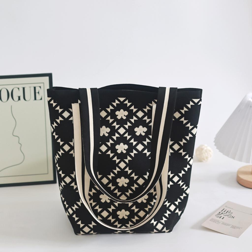 New Women's Knitted Shoulder Bag Large Capacity Bucket Bag for Shopping Commute Crossbody