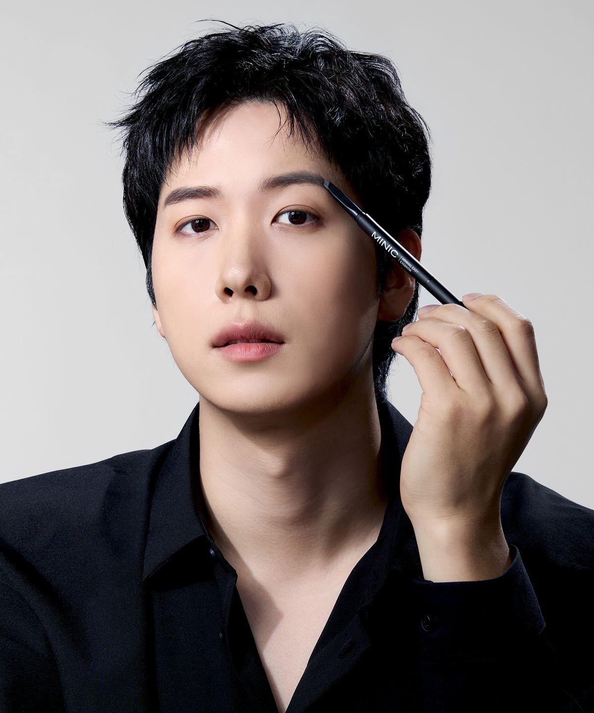 Minimal Easy Eyebrow Natural Black 0.3g