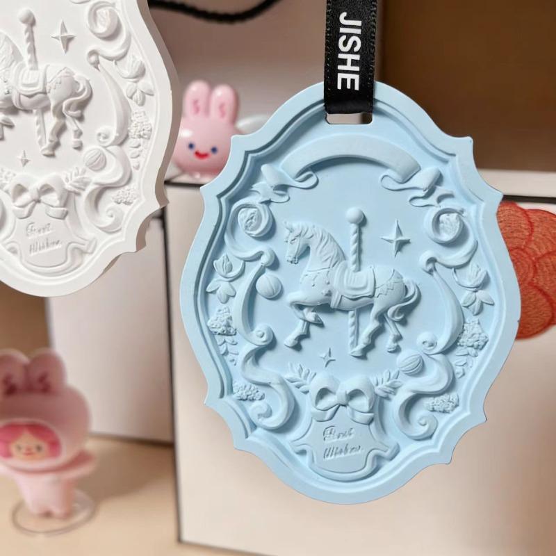 Cabinet Carromental Scented Gypsum Rotating Car Scented Hanging Piece Home Wardrobe Diffuser Long-lasting Fragrance Fresh-smelling blue: blue wind chime