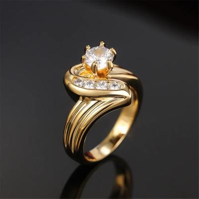 Anello da Dito Color Oro Design Moda Per Donne Cristallo Brillante Proposta Accessori Personalità Fedi Nuziali Signora