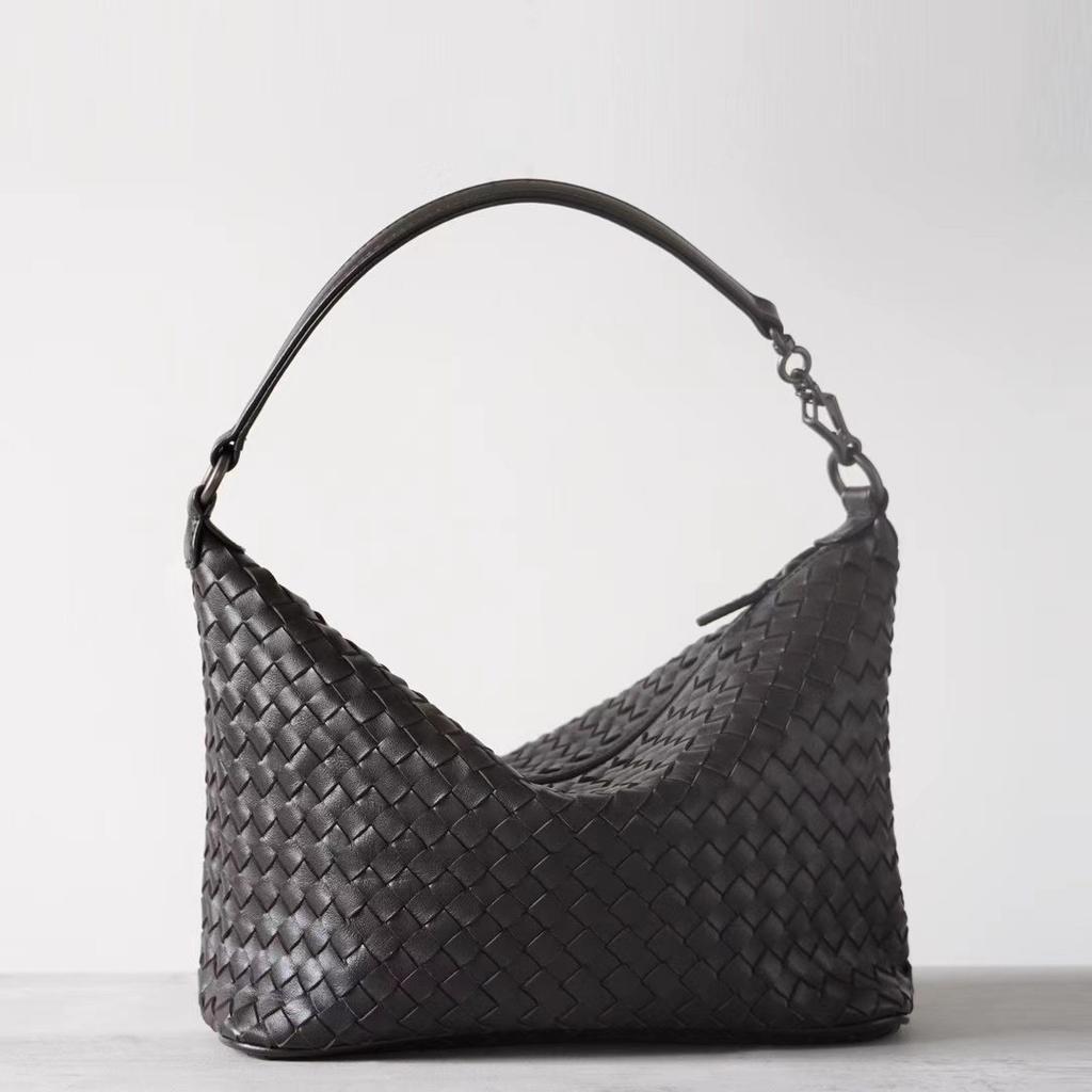 2025 New Sheepskin Woven Lunch Box Bag One Shoulder Underarm Dumpling Bag One Shoulder Crossbody Handbag Minimalist Hobo Bag