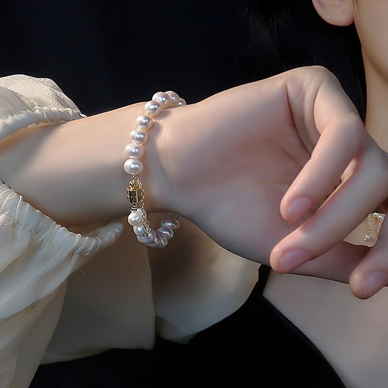 

Freshwater Pearl Bee Bracelet: Elegant Light Luxury Versatile Bangle for Women.