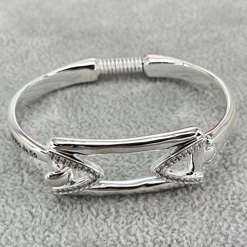 2024 Trendy Women s Bracelet: Zirconia-Studded, Versatile Festival Jewelry Gift