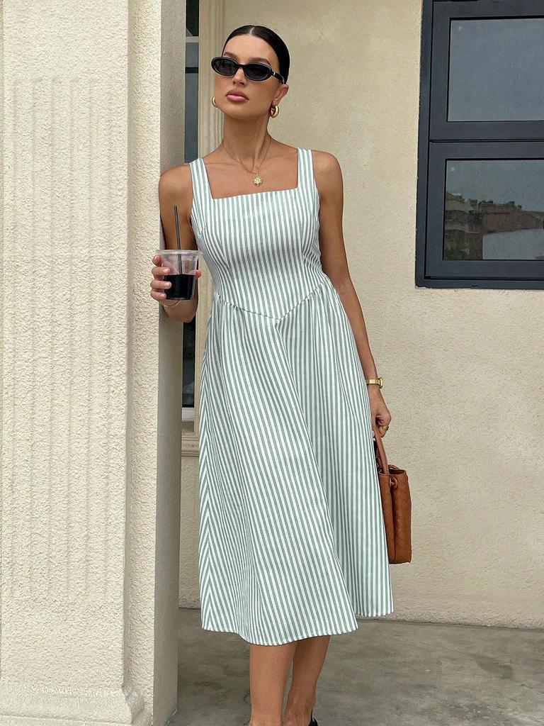 Ärmelloses Damen-Midikleid mit quadratischem Ausschnitt und Streifen