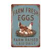 [Wystrój wiejskiego domu w stylu vintage] Rustykalny metalowy znak vintage „Jajka z wiejskiego gospodarstwa” - Wystrój wiejskiego domu z ilustracją kurczaka i gniazda