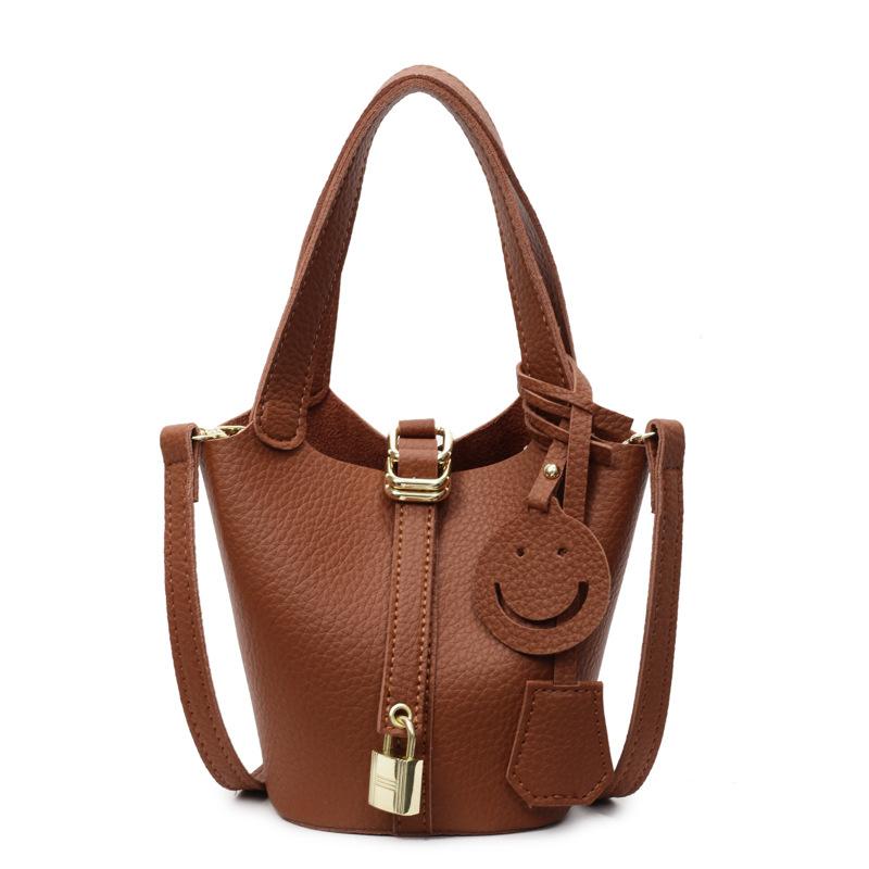 

Весна и лето 2025 горячая распродажа, высококлассная портативная сумка-ведро, женская повседневная универсальная текстура с рисунком личи, сумка-мессенджер для мамы и ребенка