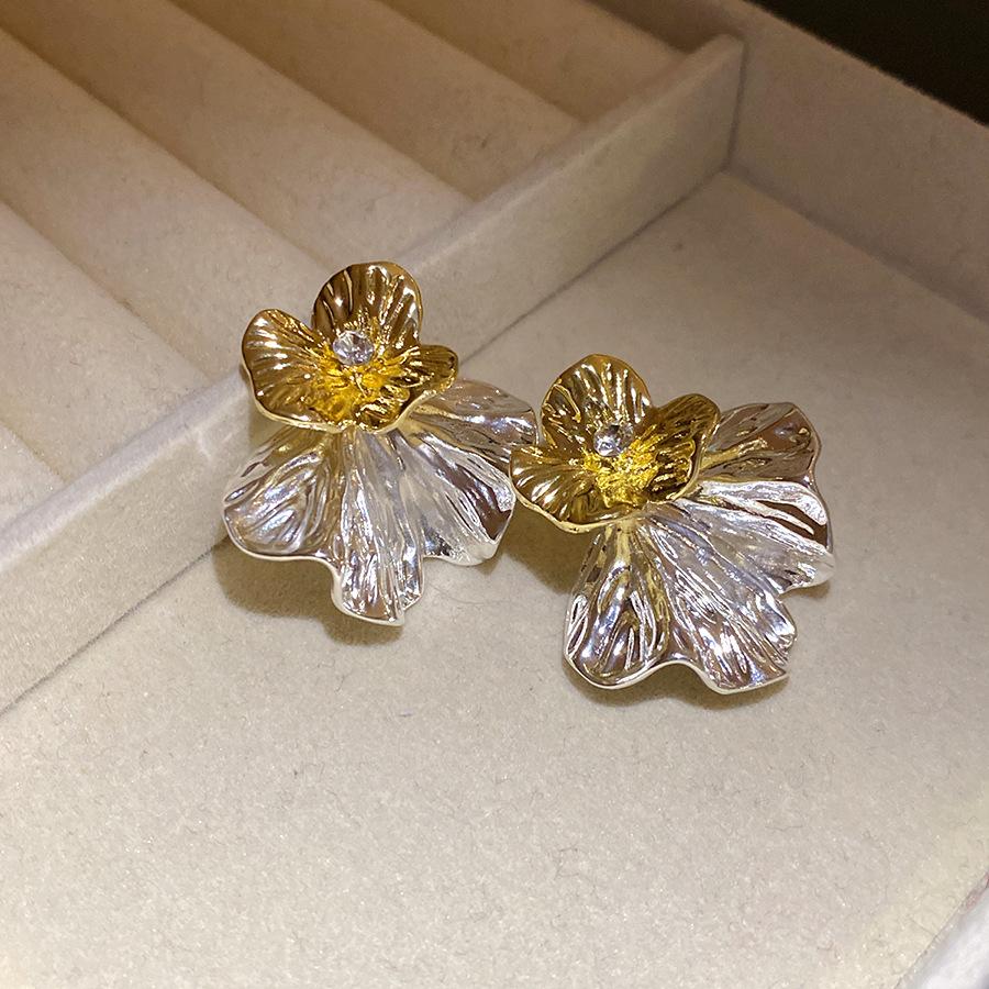 

Silver needle diamond flower pendant earrings simple fashion exquisite earrings light luxury high sense earrings design sense niche