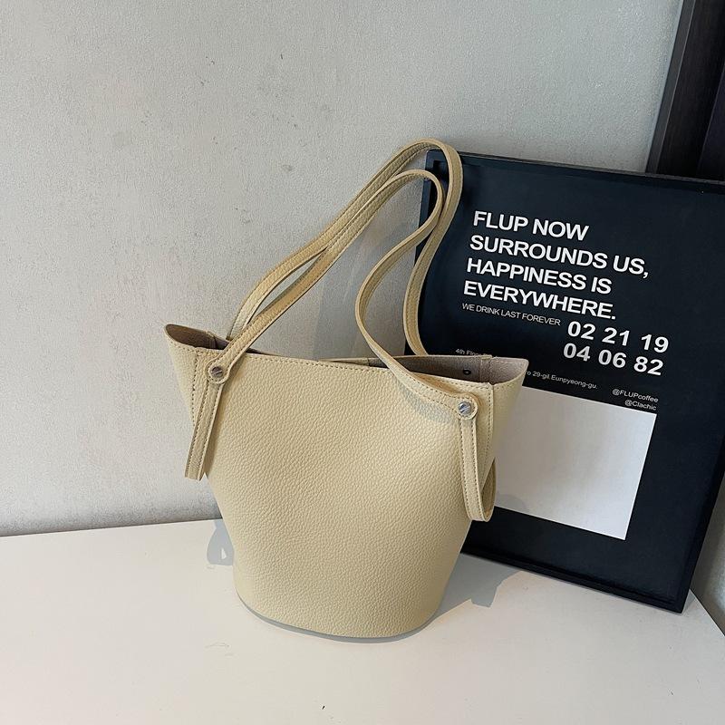 Fashionable Large Capacity Portable Commuter Bag Women's 2025 Summer New Bucket Bag High-end One-shoulder Underarm Bag