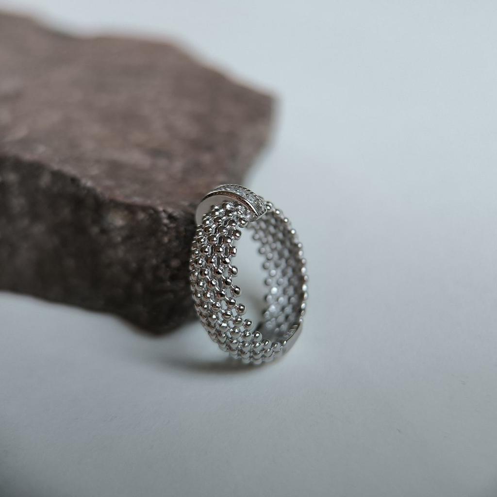 Серебряное кольцо с фианитами, вес изделия 5,08 гр (2184096)
