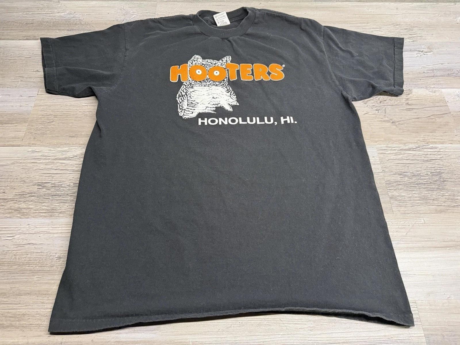 

Vintage Y2K Hooters Honolulu Hawaii Double Sided T-Shirt Size XL Black 4XL