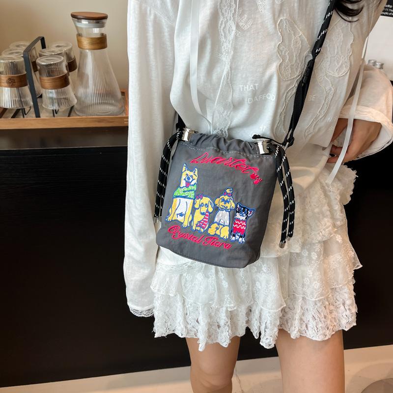 2025 New Japanese Embroidery Mobile Phone Bag Simple Bag Women's Fashion Versatile Portable Trend Messenger Shoulder Bag Women