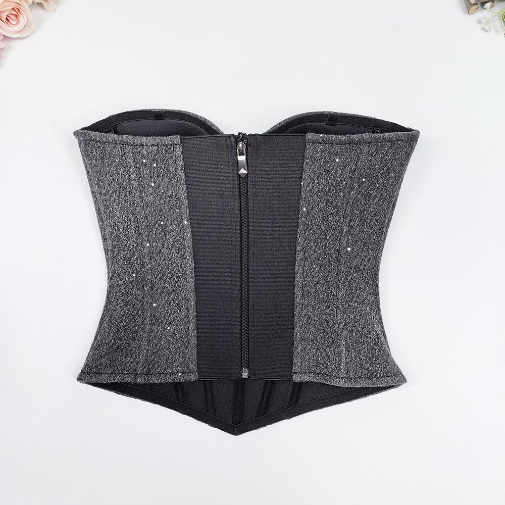 Corsete, îmbrăcăminte de damă la modă și elegantă