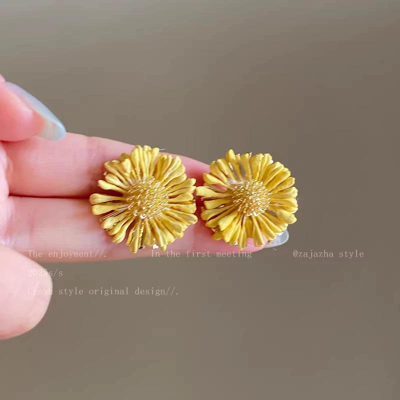 925 Silver Floral Earrings for Women - Elegant Spring/Summer Design, Trendy and Cute Studs for 2026