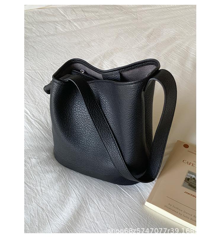 

Fashionable explosive large-capacity bucket bag tote bag women s 2025 new Korean ins niche versatile crossbody bag trend