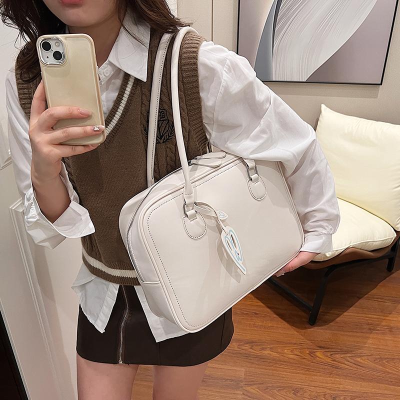 Nové podzimní dámské tašky s vysokou kapacitou a pokročilou texturou, jednobarevné, s dobrým vzhledem, jednoduché univerzální tašky přes rameno