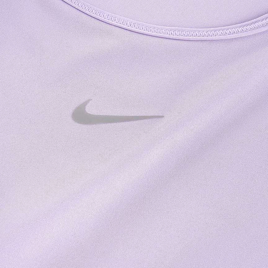 Nike Ein klassisches Damen Dri-FIT Kurzarm Cropped Twist Top 'Lilac Bloom' FN2852-512