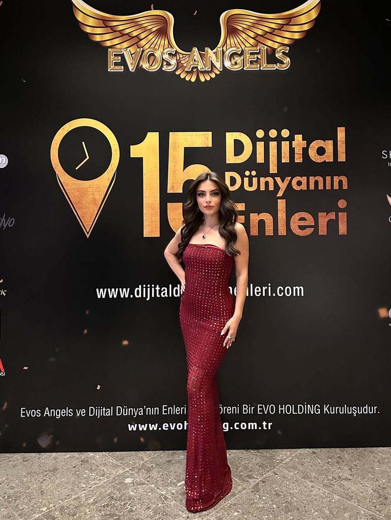 Luxurious Rhinestone Strapless Evening Gown for Women - Perfect for Banquets and Annual Events