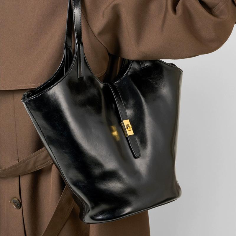 Soft leather tote bag, genuine leather women's bag, large capacity cowhide high-end black commuter bag, shoulder underarm bucket bag.