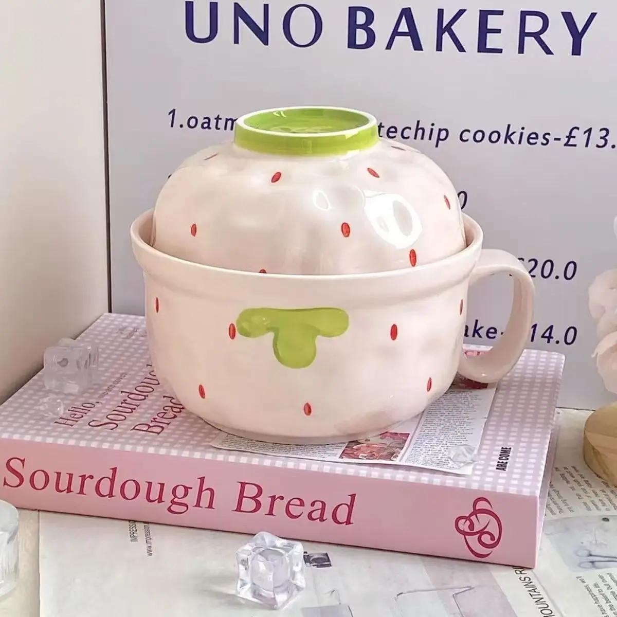 

Kawaii Strawberry Ramen Bowl with Lid Ceramics Cute Fruit Soup Salad Instant Noodles Large Bowl Home Kitchen Tableware 700ml