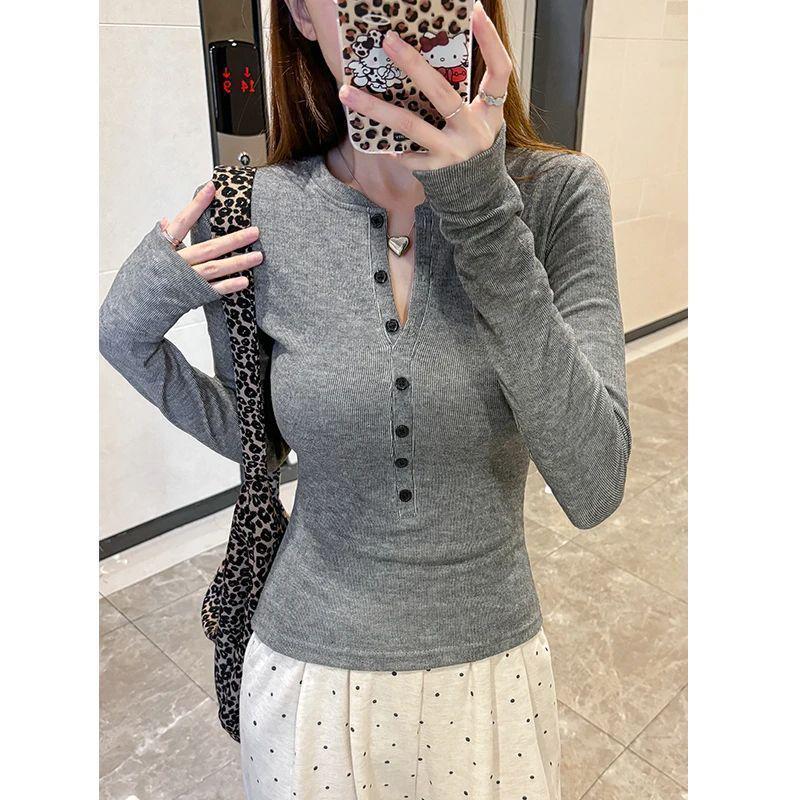 Women's Plus Size V-Neck Button-Up Knit Top, Long Sleeve, Slimming, Versatile for Autumn/Winter.