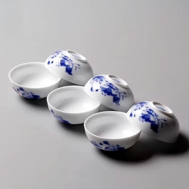 

6pcs Blue and White Porcelain Tea Cup Household Hospitality Teacup Chinese Style Tea Cup Kung Fu Tea Set Underglaze Color 6.5x3cm 30ml белый