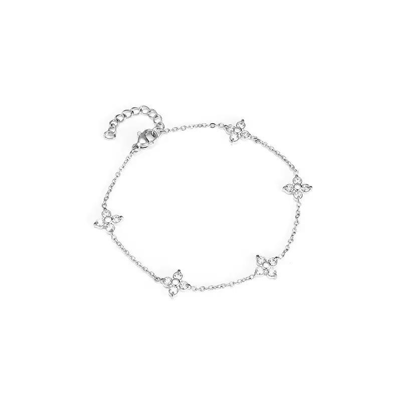 Classic Gold Plated Alloy Four-Leaf Clover Charm Bracelet for Women Simple Fresh Sweet Jewelry Valentine's Day Gift