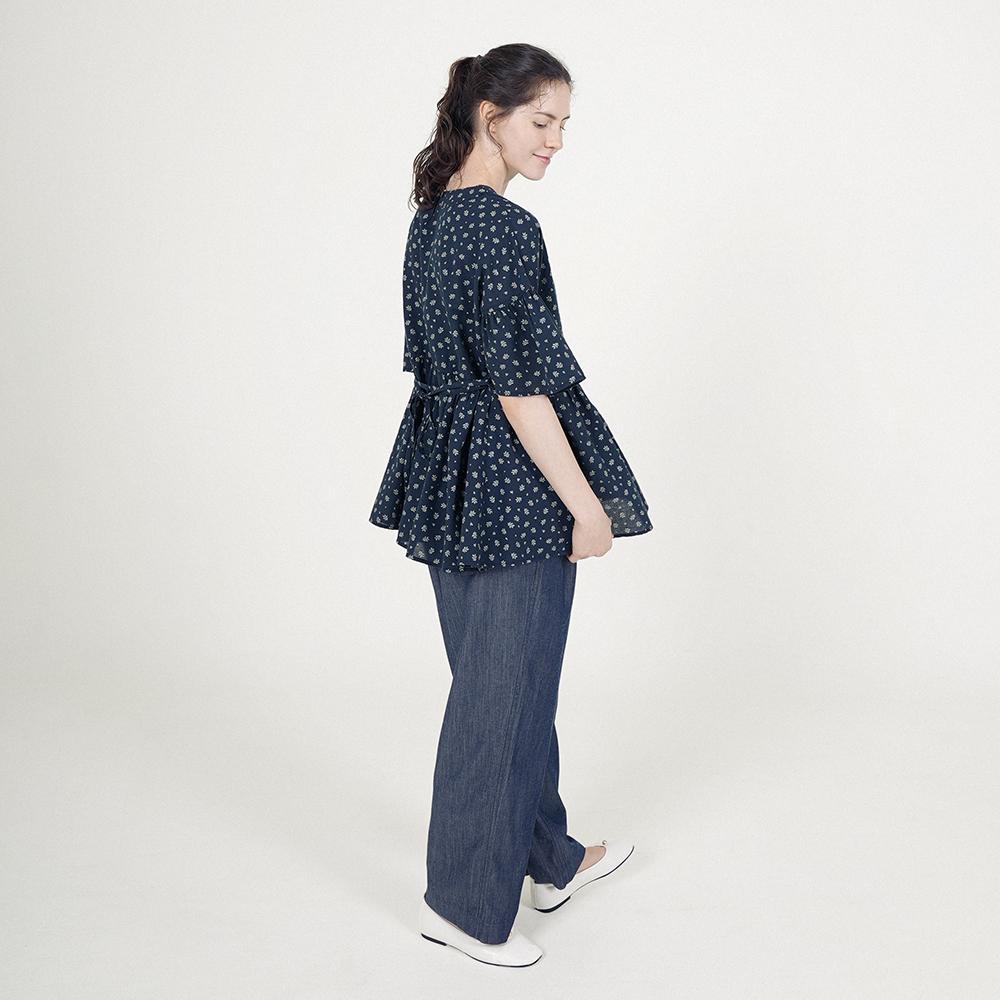CHIQUITA Narae Blouse (Flower Linen) Navy 252307Fnv