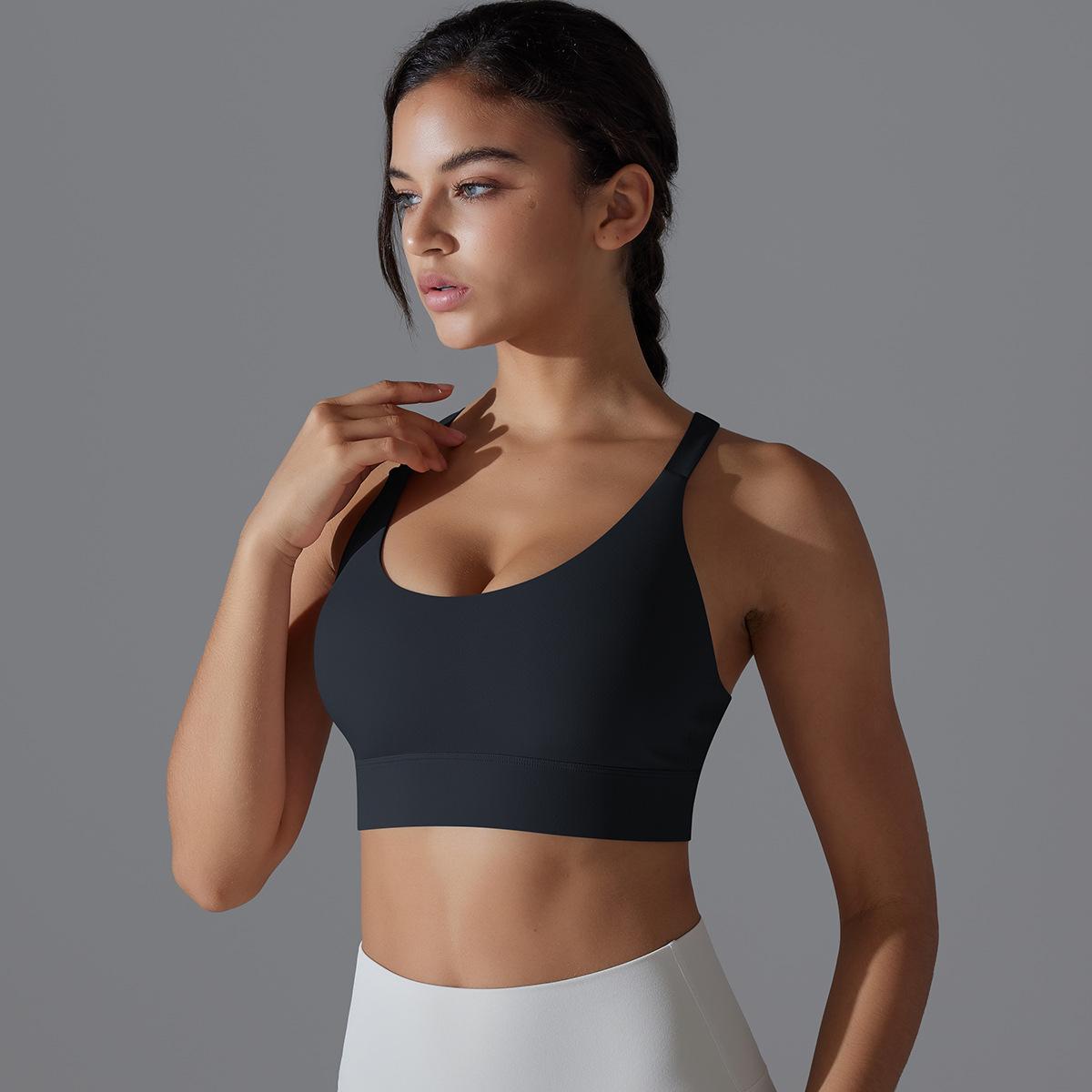 Однотонное красивое облегающее спортивное нижнее белье с открытой спиной для бега — фото 9