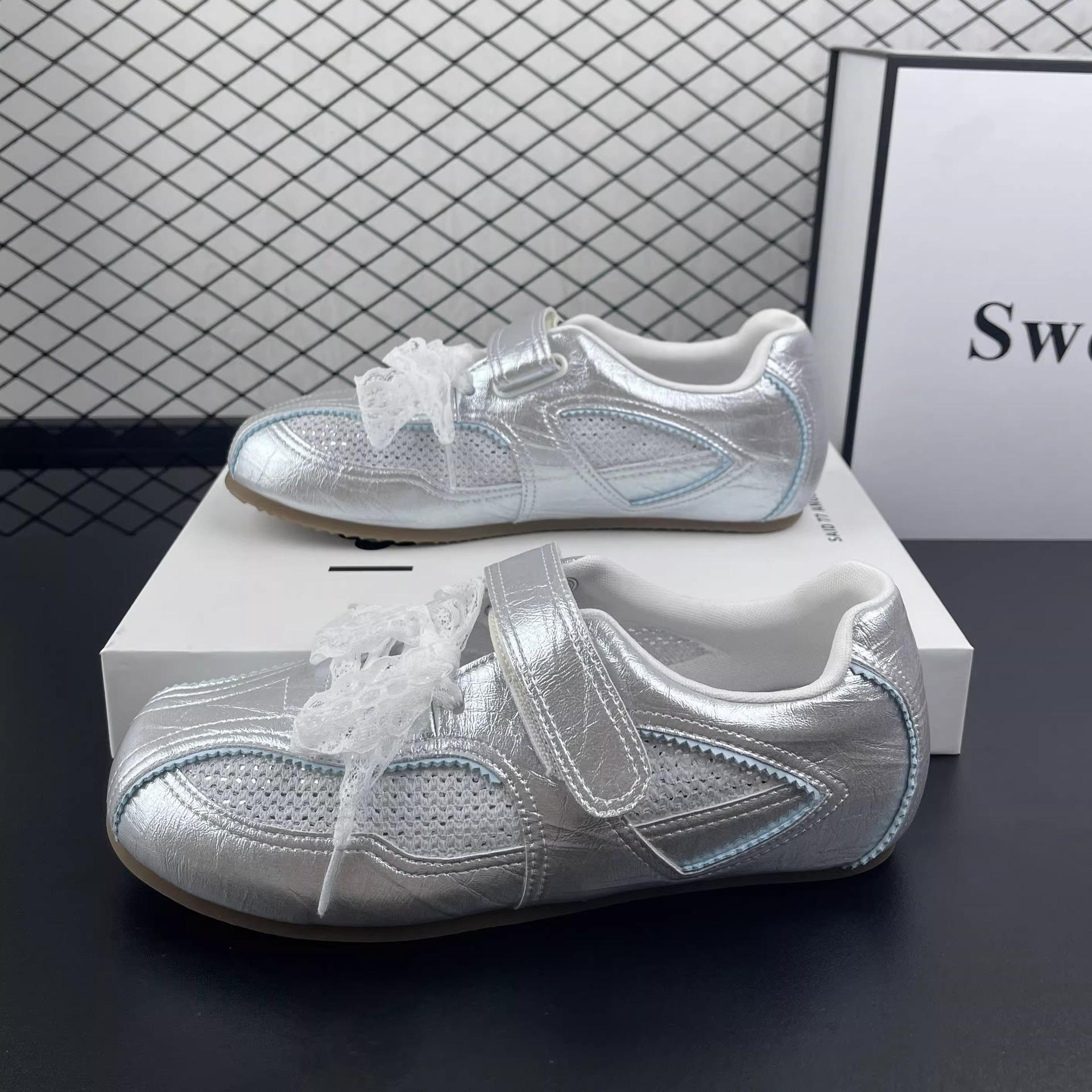 

Ballet training shoes women s 2025 new spring versatile pink flat casual shoes Velcro Forrest Gump shoes lace 40