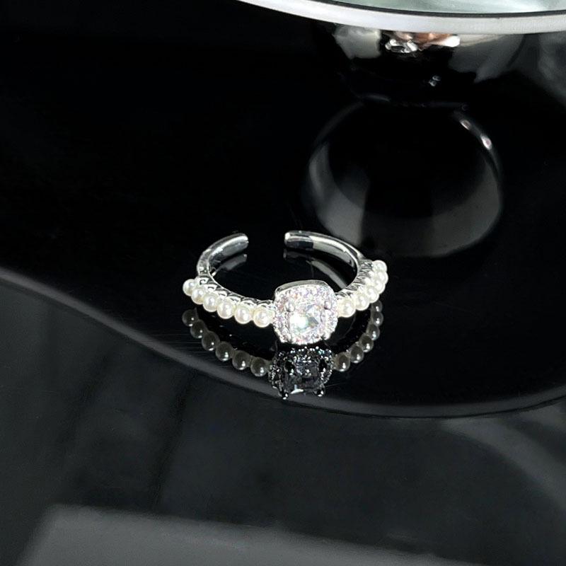 

Fireworks Bright New Trend Pearl Inlaid Personality Ring Women s Light Luxury Temperament Small Sugar Cube Cold Wind Index Finger Ring 2026 Resizable