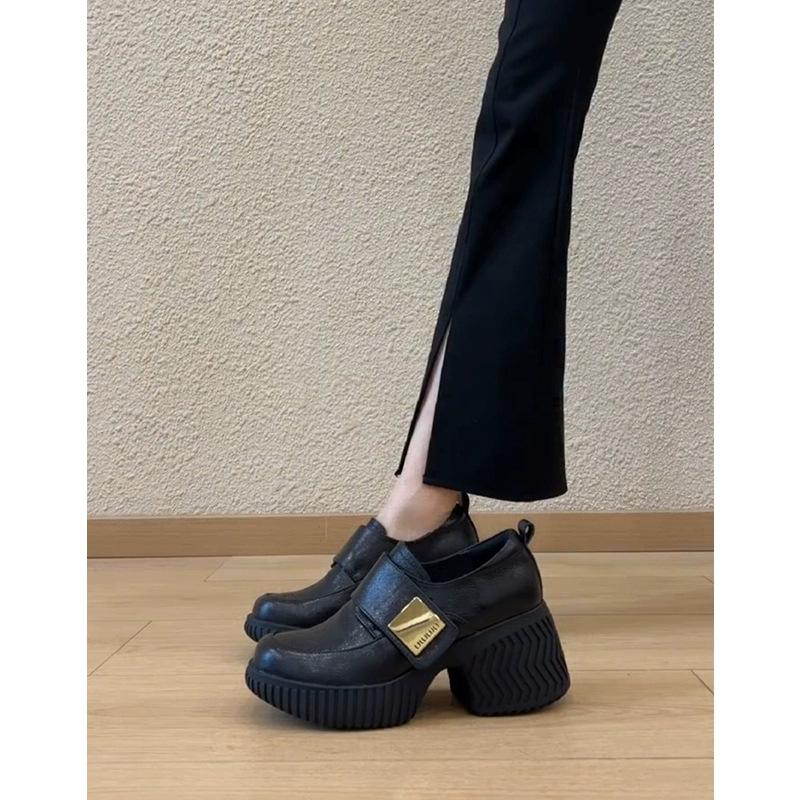 

Sheepskin version, genuine leather, small man thick-soled heightening Velcro shoes, women s black small leather shoes, single shoes 39 чорний