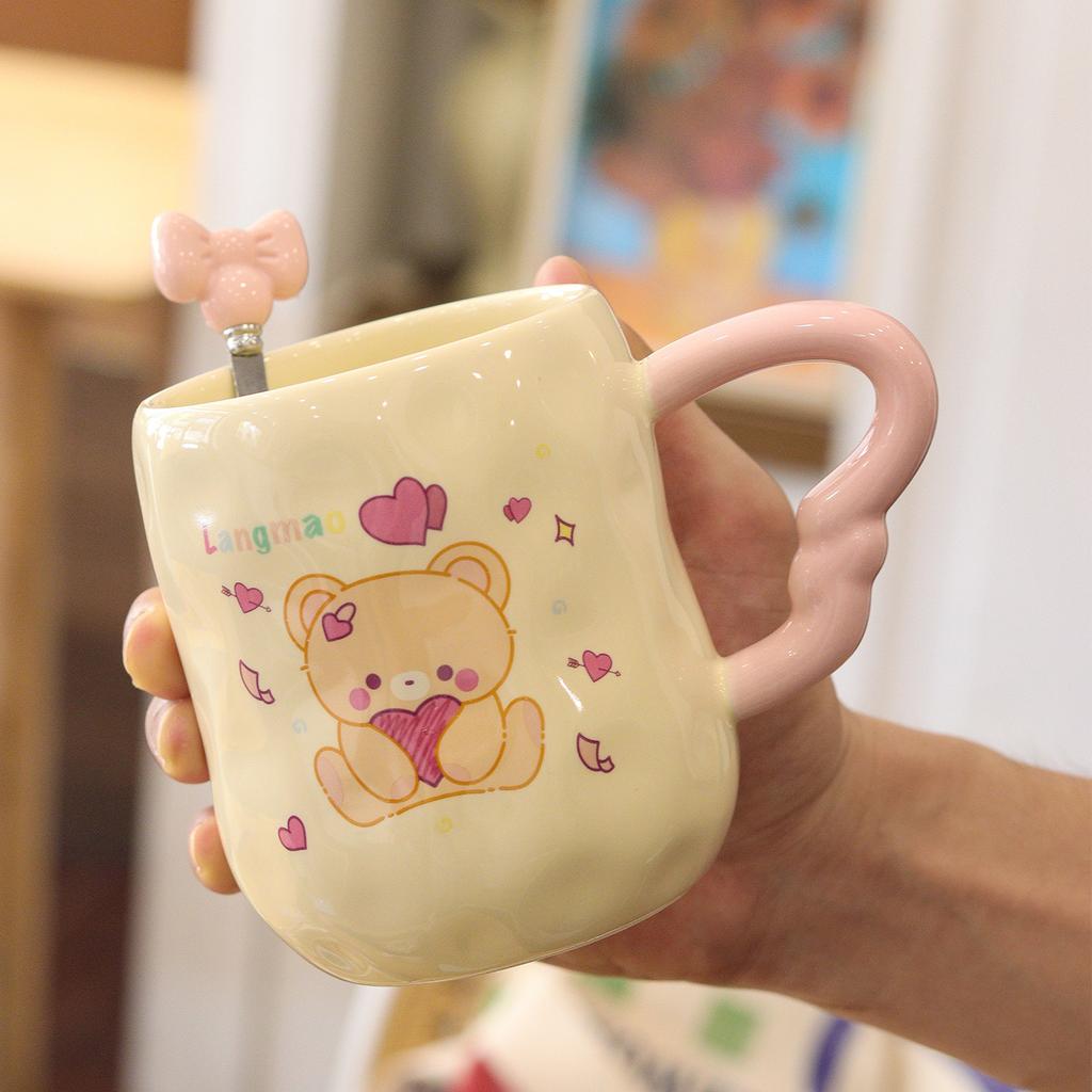 Kubki ceramiczne są urocze i mają wysoki poziom wyglądu. Kubki dla par z poczuciem luksusu. Para kubków do wody POKRYWKI Łyżeczki i Kubki na prezent