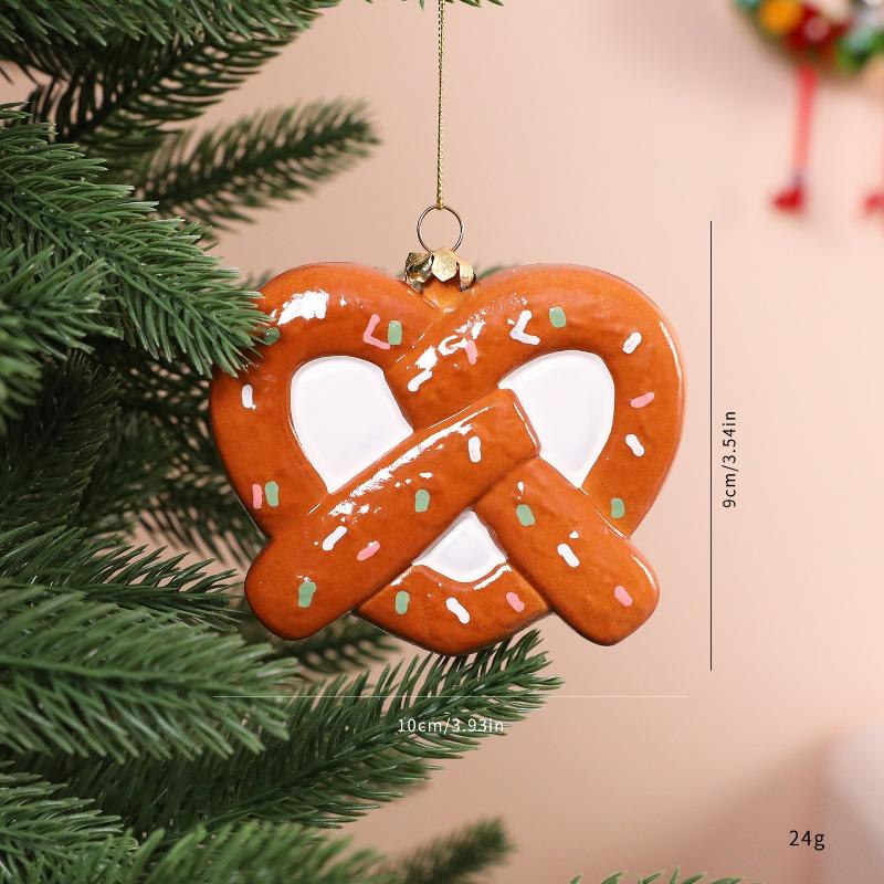 Christmas hot-selling donut decoration pendant Christmas holiday atmosphere decoration small pendant alkaline water bread decoration props