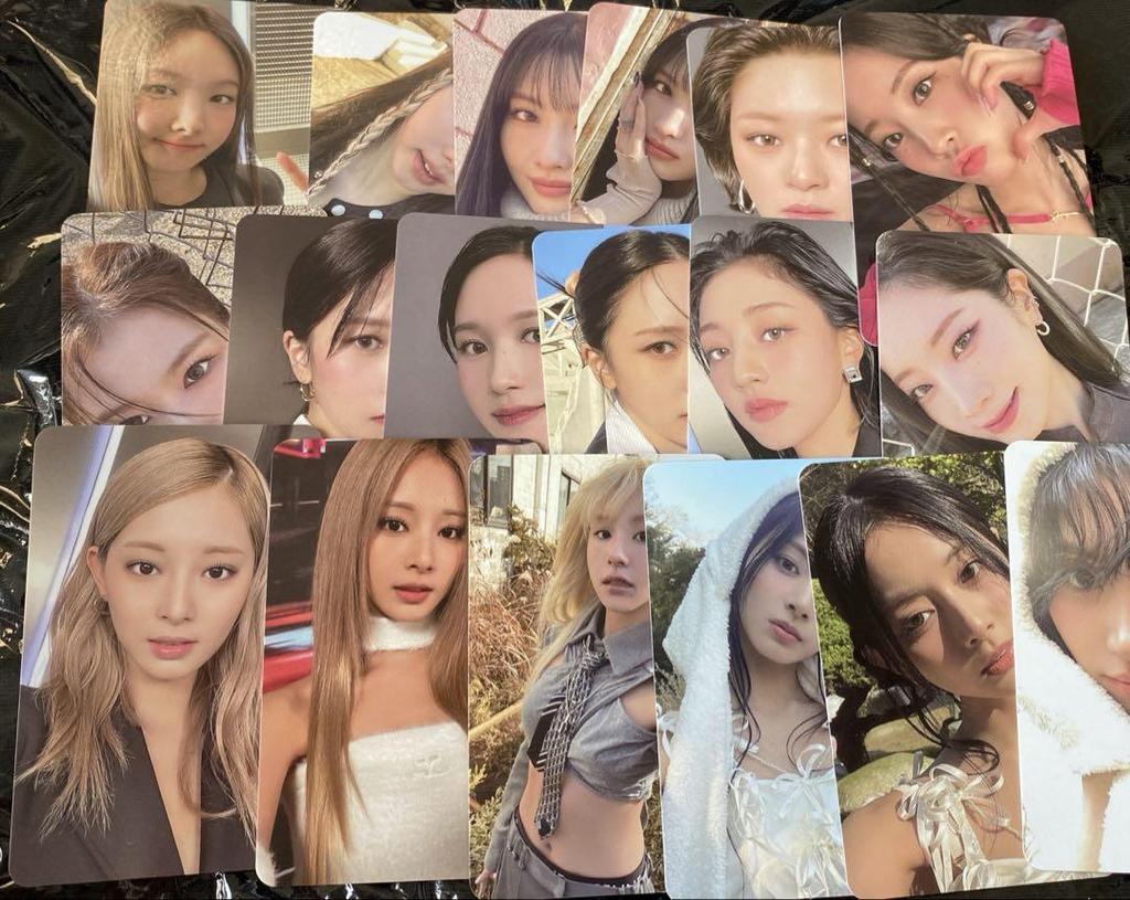 [USED] TWICE trading card ready to be
