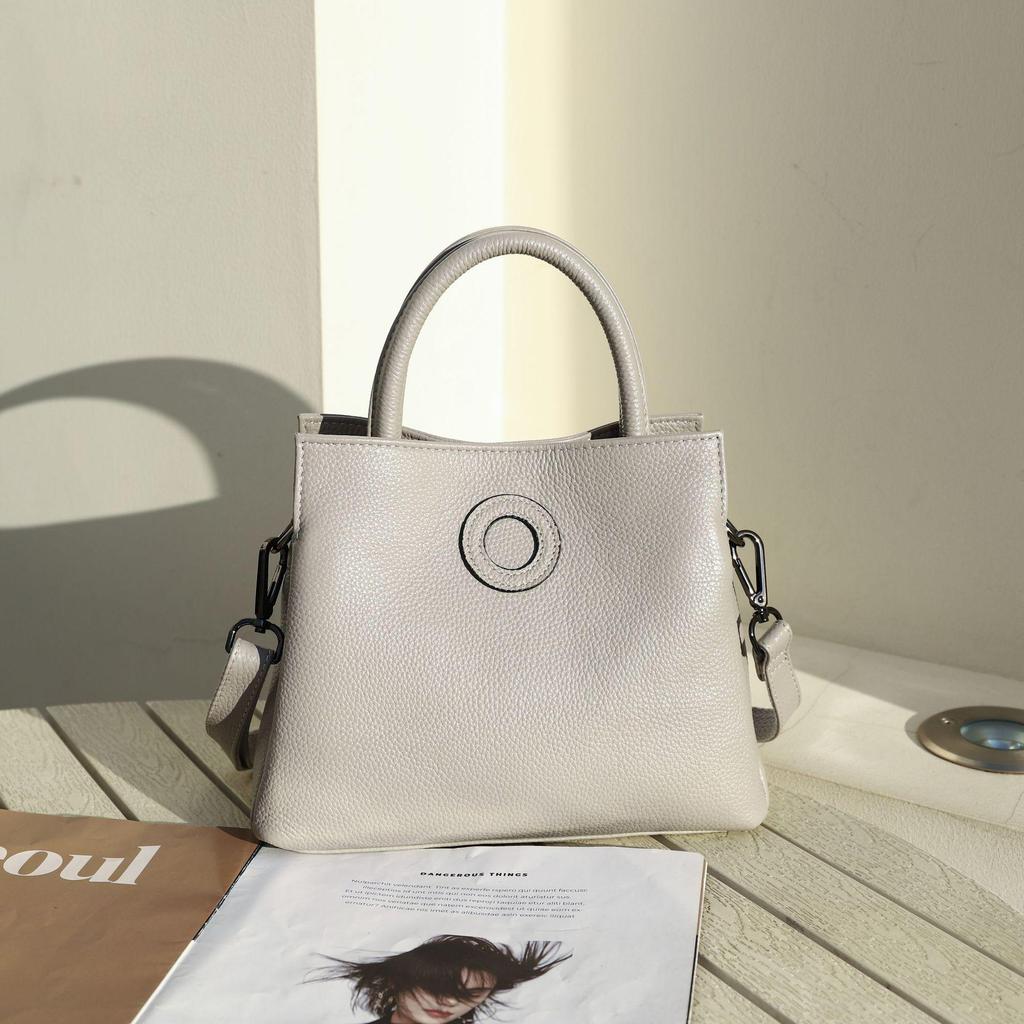 2025 Genuine Leather Women's Tote: European & American Style, Large Capacity Commuter Shoulder Bag