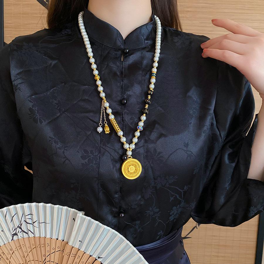 Glass Pearl Flower Round Pendant Necklace Accessories High-end Fashion Light Luxury Clavicle Chain New Items