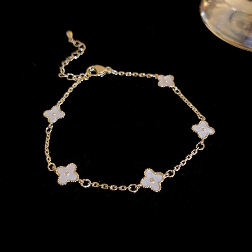 High-end Lucky Four-leaf Clover Bracelet Light Luxury High-end Temperament Hand Jewelry Fashion Design Jewelry