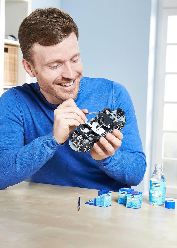 German Revell BMW i8 plastic model (Revell) 1/24