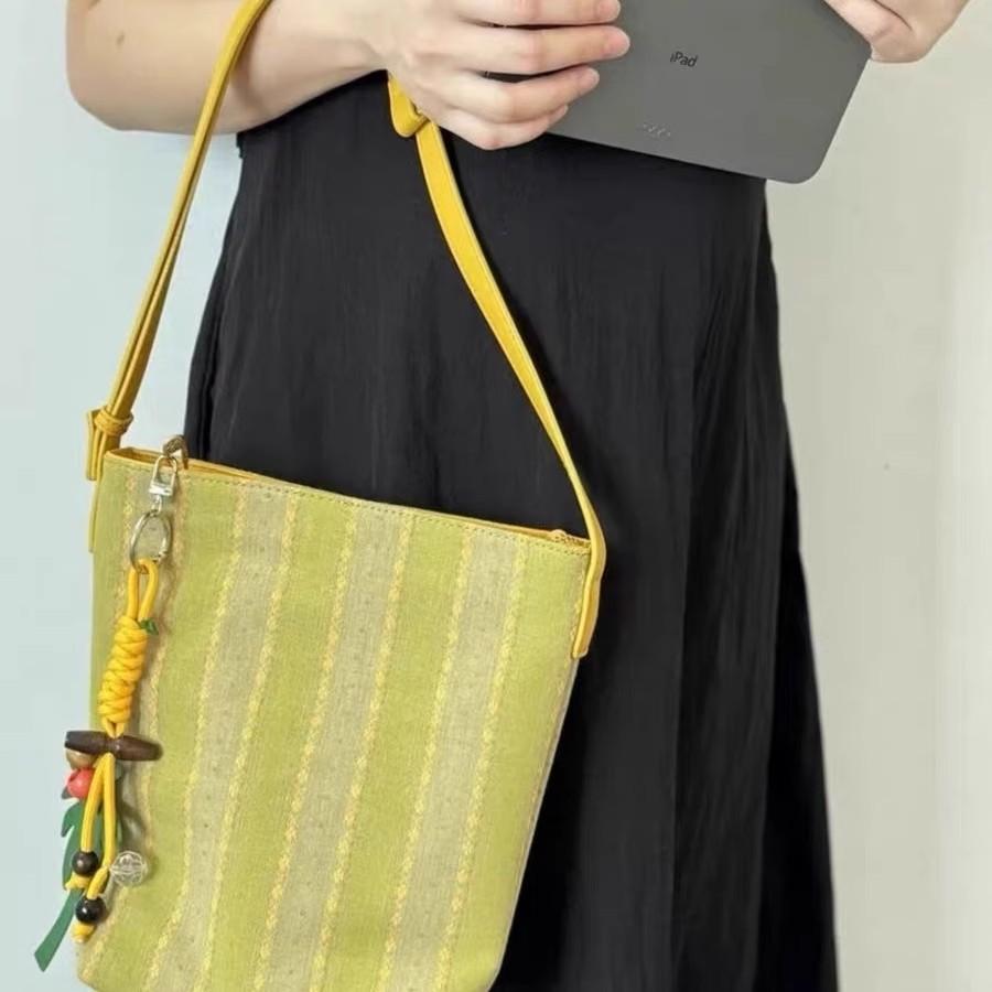 New high-end shoulder armpit bag casual versatile portable bucket bag retro loose canvas bag women