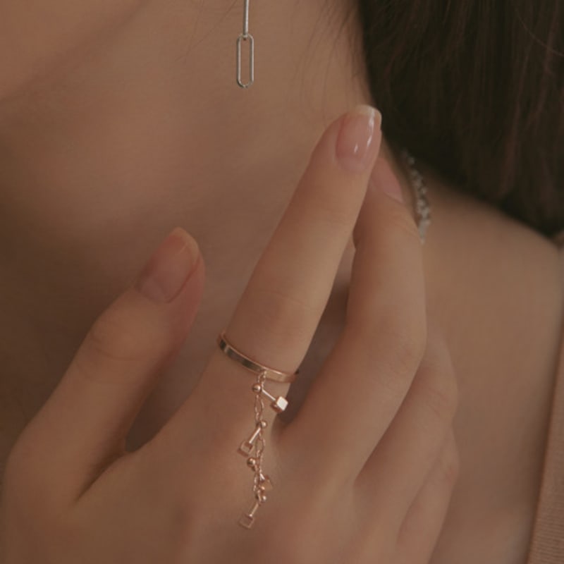 BONAFIDE JEWELRY Long Chain Ball-Up Ring