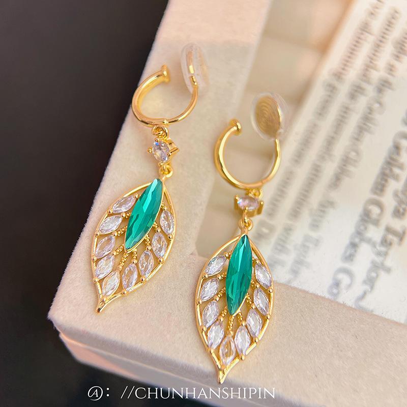 {Golden Branch Jade Leaf}~ Shining Zircon Green Ear Clips Advanced Sense No Ear Piercings Fashion Light Luxury Ear Buckles Long Earrings
