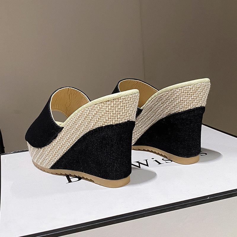 2024 Stylish European & American One-Strap Wedge Platform Slides: Plus-Size, Open-Toe Women's High Heel Slippers
