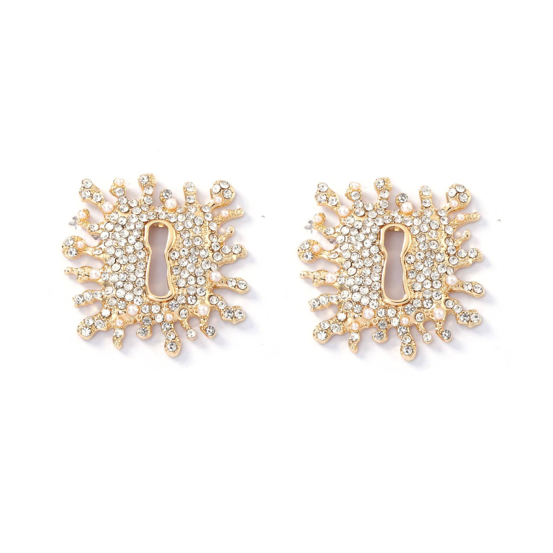 

DIGADAGU Alloy Rhinestone Keyhole Geometric Stud Earrings New Simple Exaggerated Earrings Women Party Zircon Accessories золотистий