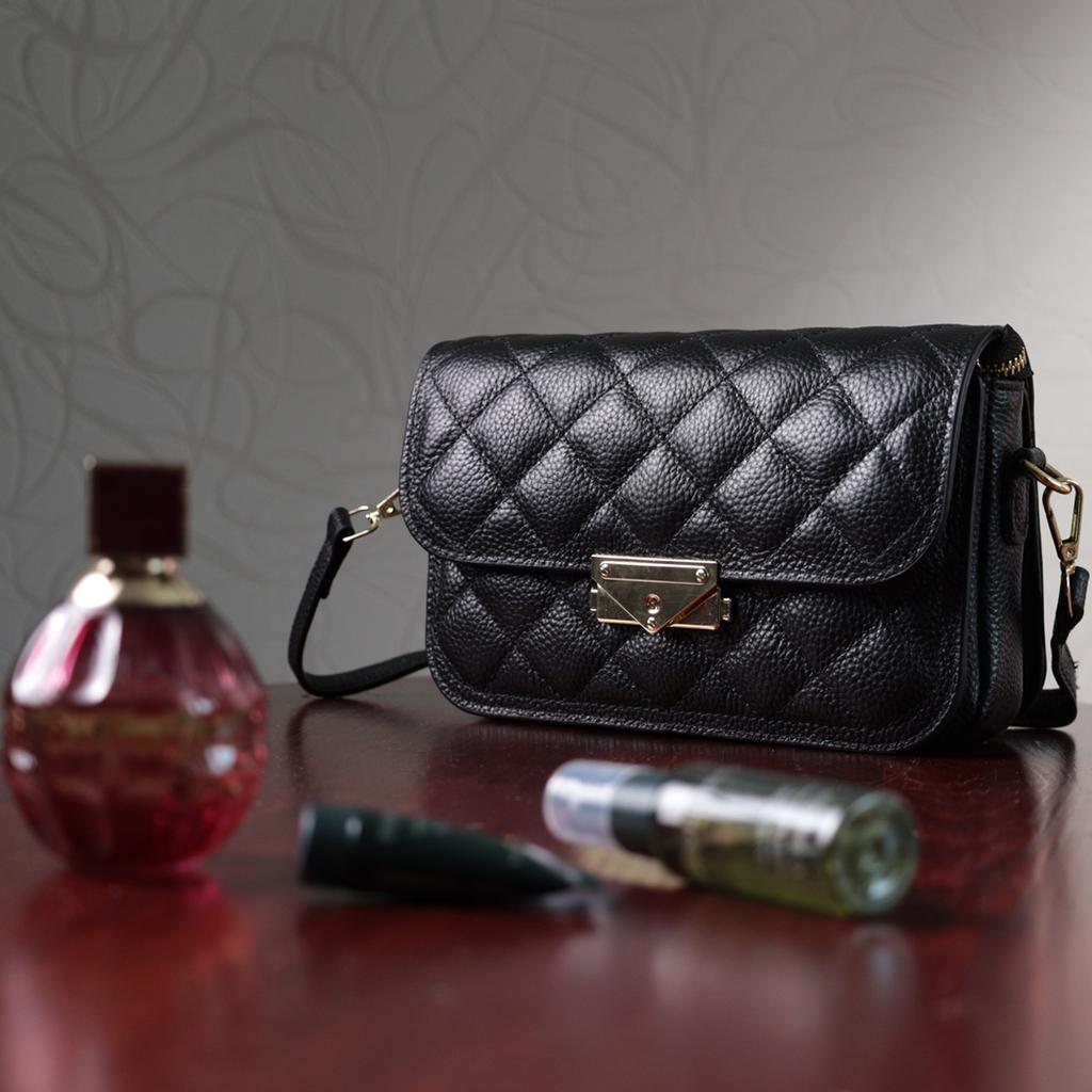Fashionable Women's Bag with Original Clasp Made of Genuine Leather Vintage 22671 Black