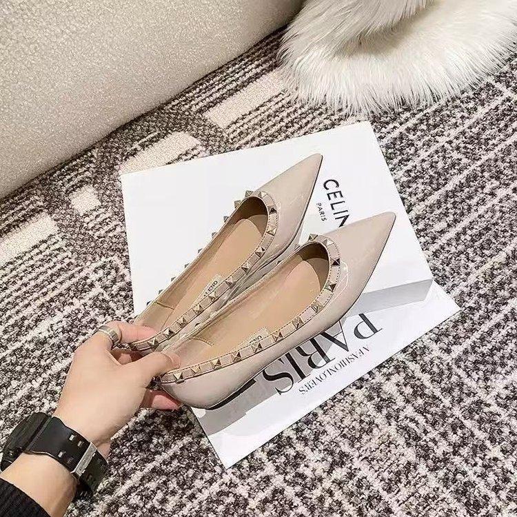 Soft leather French temperament pointed single shoes women's shallow mouth women's riveted patent leather night breeze gentle soft-soled flats