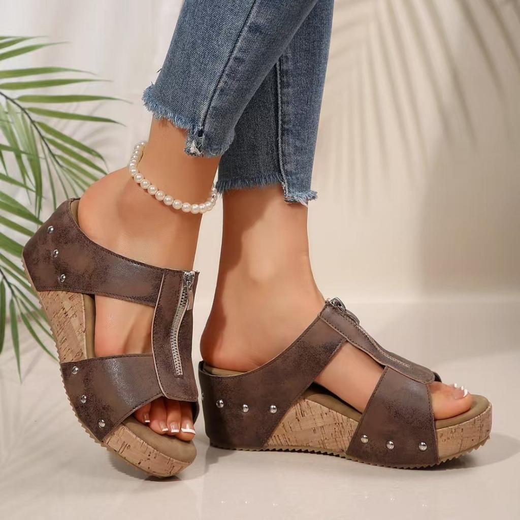 Foreign trade 2025 summer new thick-soled wedge heel fish mouth one-word large size women's slippers rivet open-toed women's shoes